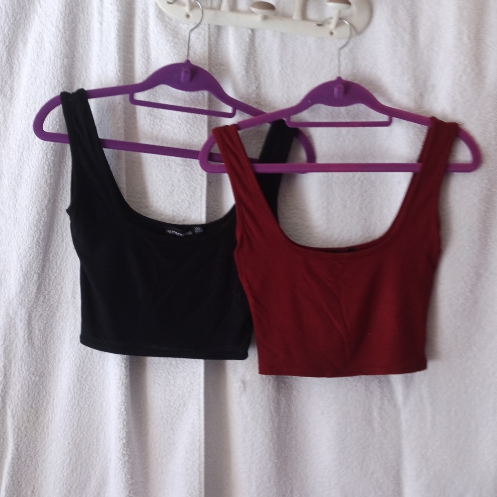 (FWP) Bundle of 2 PrettyLittleThing Cropped Tank Tops / Vests - Black and Red